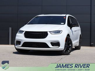 Used 2025 Chrysler Pacifica Limited FWD 360° Tour