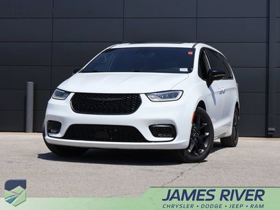 Used 2025 Chrysler Pacifica Limited