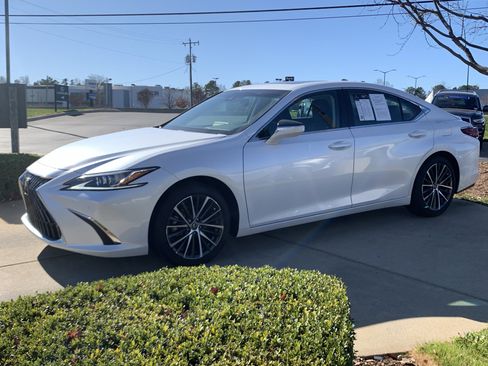 Certified 2025 Lexus ES 350 w/ Premium Package image 5