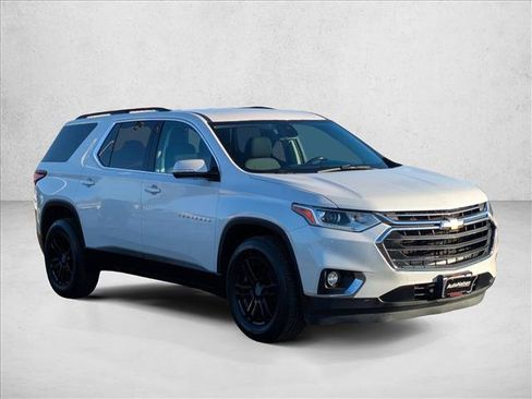 Used 2020 Chevrolet Traverse LT image 3