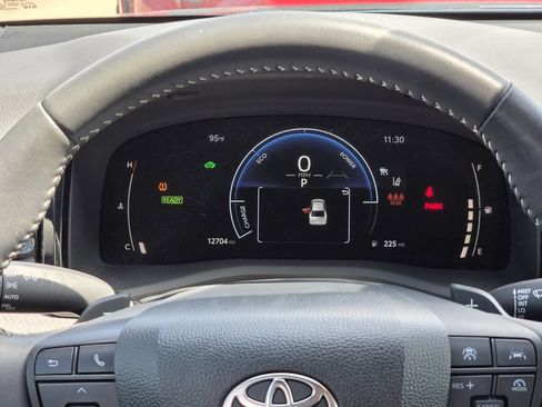 Used 2025 Toyota Camry SE FWD image 15