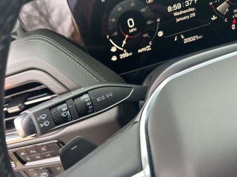 Used 2025 GMC Yukon Denali AWD/4WD image 24