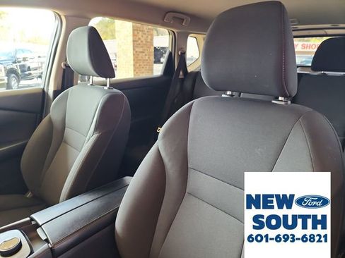 Used 2024 Nissan Rogue S image 12