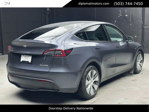 Used 2022 Tesla Model Y Long Range image 5