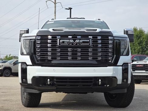 New 2026 GMC Sierra 3500 Denali Ultimate AWD/4WD image 13