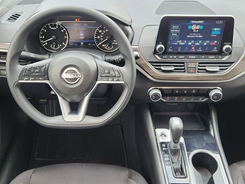 Used 2024 Nissan Altima 2.5 SV image 29