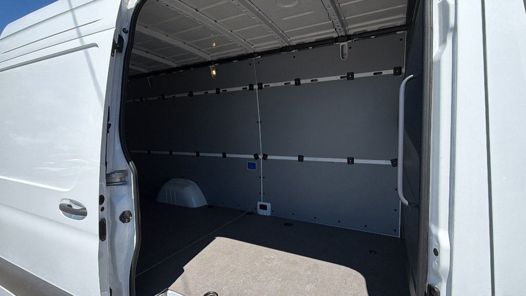 Used 2025 Mercedes-Benz Sprinter 2500 image 26