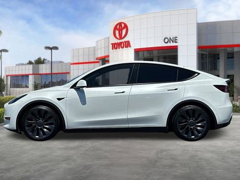 Used 2022 Tesla Model Y Performance AWD/4WD image 8