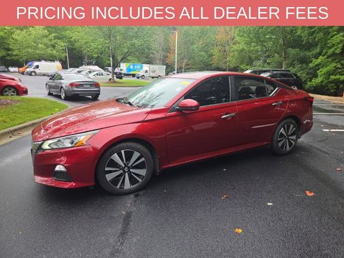 Used 2022 Nissan Altima 2.5 SV w/ SV Premium Package FWD image 2