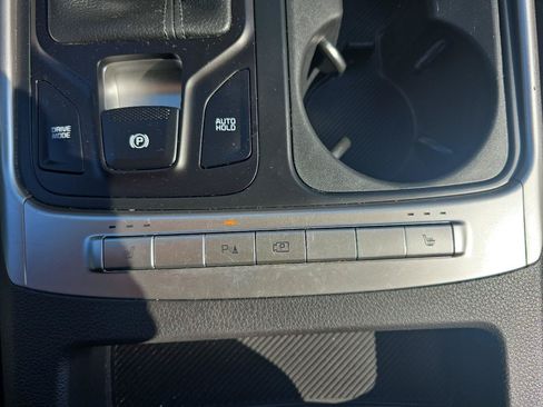 Used 2025 Kia Carnival FWD image 31