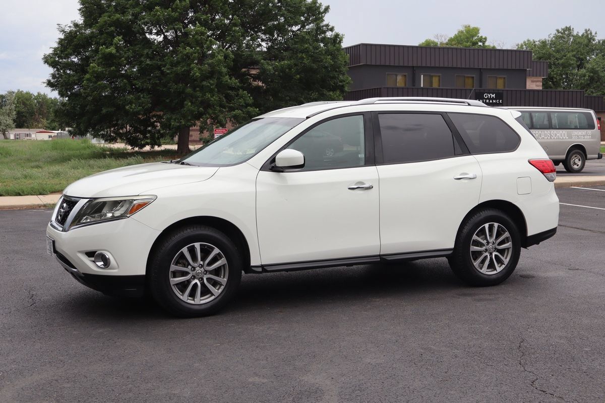 Used 2016 Nissan Pathfinder SV AWD/4WD image 10