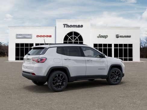 New 2026 Jeep Compass Latitude image 4