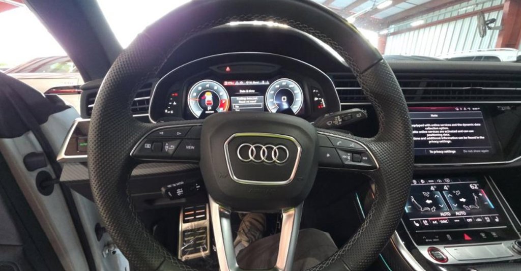 Used 2024 Audi SQ8 Premium Plus w/ S Sport Package AWD/4WD image 3