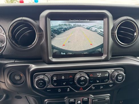Used 2021 Jeep Wrangler Unlimited Sahara AWD/4WD image 14