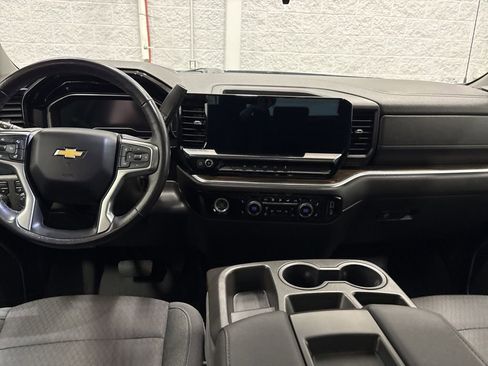 Used 2022 Chevrolet Silverado 1500 LT image 12