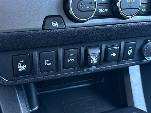 Used 2022 Toyota Tacoma TRD Off-Road image 20