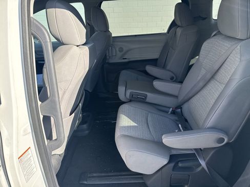 Used 2024 Toyota Sienna LE image 12
