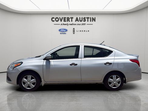 Used 2018 Nissan Versa S Plus FWD image 2