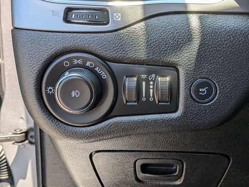 Certified 2019 Jeep Cherokee Limited AWD/4WD image 32