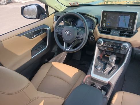 Used 2019 Toyota RAV4 Limited image 17