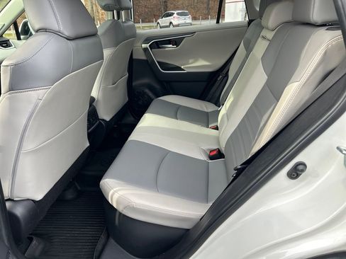 Used 2020 Toyota RAV4 Limited image 27