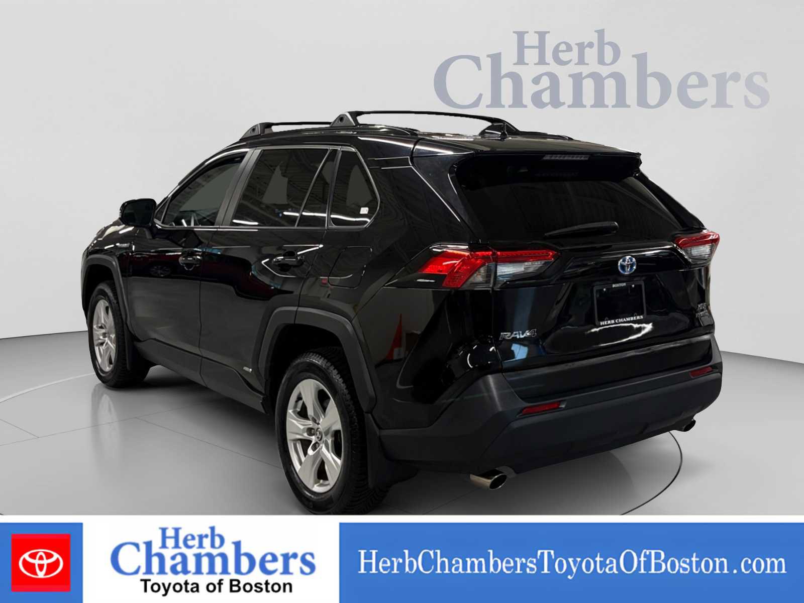 Used 2021 Toyota RAV4 XLE w/ Convenience Package AWD/4WD image 3