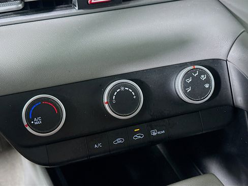 Used 2021 Hyundai Elantra SE image 23