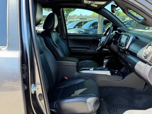 Used 2021 Toyota Tacoma Limited w/ Nightshade Package AWD/4WD image 36