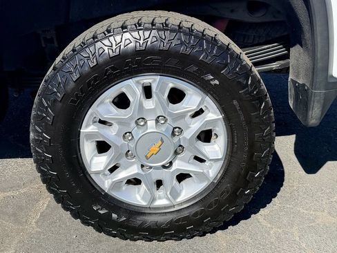 Used 2022 Chevrolet Silverado 2500 LT w/ Convenience Package AWD/4WD image 11