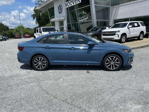 New 2025 Volkswagen Jetta SE image 2