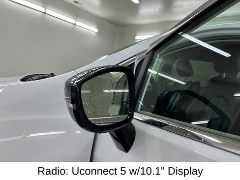 Used 2024 Chrysler Pacifica Touring-L FWD image 18