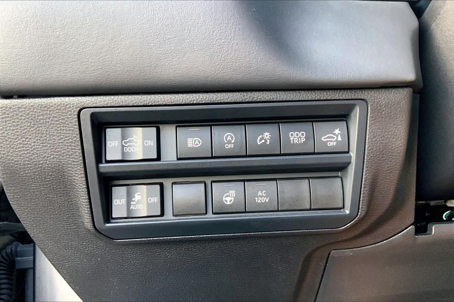 Used 2025 Toyota Tundra Platinum AWD/4WD image 34