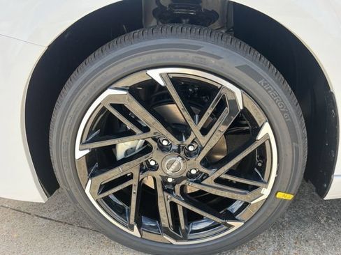 New 2026 Nissan Sentra SR w/ Floor Mat Package FWD image 8