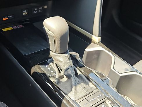 New 2026 Toyota Camry Hybrid AWD/4WD image 19