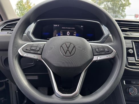 Used 2022 Volkswagen Tiguan S image 17