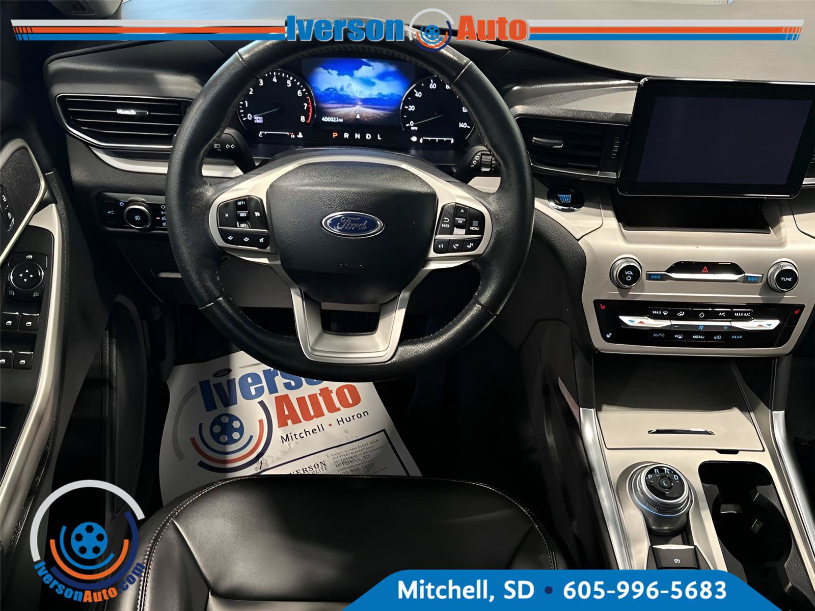 Used 2024 Ford Explorer XLT w/ Equipment Group 202A AWD/4WD image 27