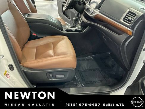 Used 2017 Toyota Highlander Limited FWD image 14