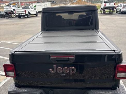 Used 2022 Jeep Gladiator Mojave w/ Cold Weather Group image 5