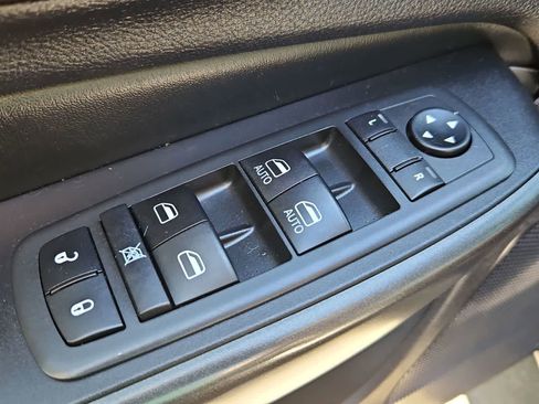 Used 2020 Jeep Cherokee Trailhawk w/ Comfort/Convenience Group AWD/4WD image 17