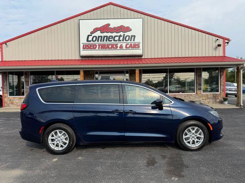 Used 2020 Chrysler Voyager LX w/ Cold Weather Group FWD image 3