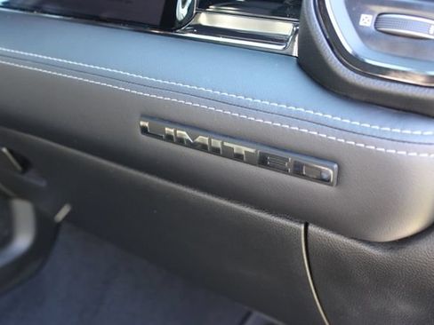 Used 2025 RAM 2500 Limited AWD/4WD image 59