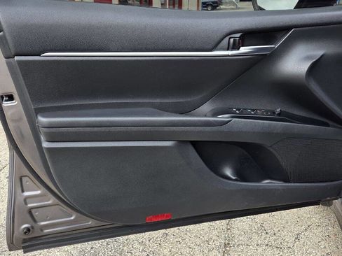 Used 2020 Toyota Camry SE w/ Convenience Package FWD image 10