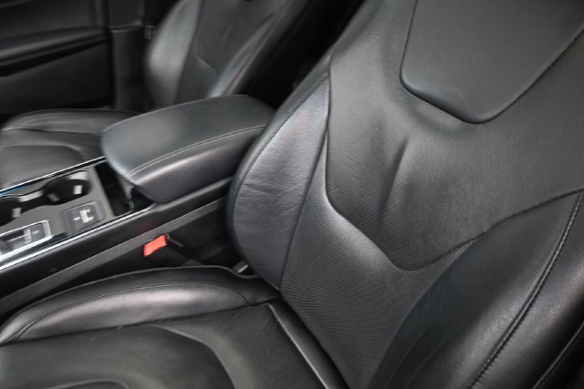 Used 2019 Ford Edge Titanium w/ Equipment Group 301A AWD/4WD image 18