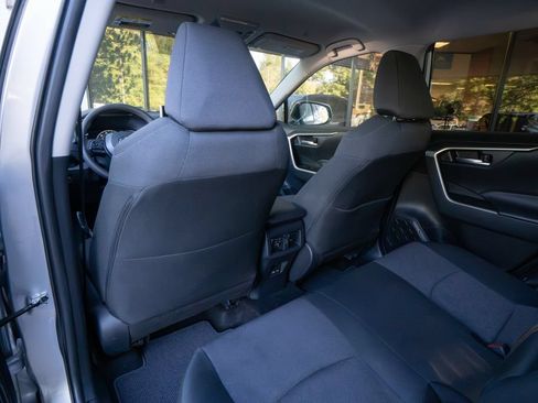 Used 2025 Toyota RAV4 XLE AWD/4WD image 17