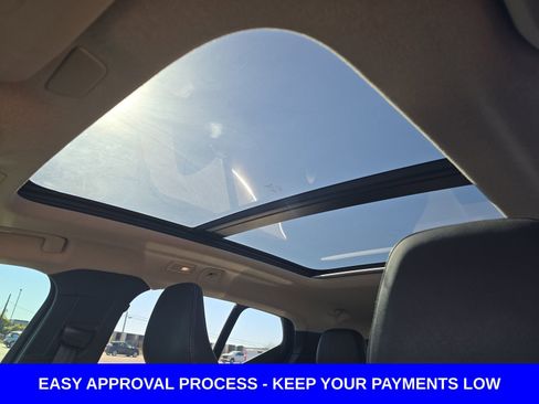 Used 2024 Volvo XC40 B5 Plus image 14