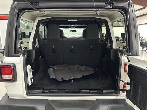 Used 2018 Jeep Wrangler Unlimited Sport S AWD/4WD image 8