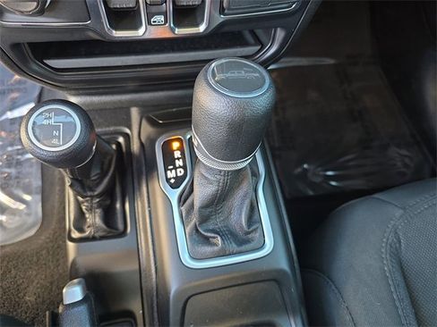 Used 2021 Jeep Gladiator Sport image 20