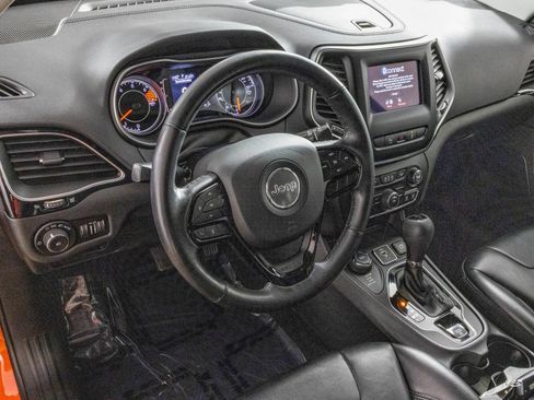 Used 2021 Jeep Cherokee Latitude Plus AWD/4WD image 4