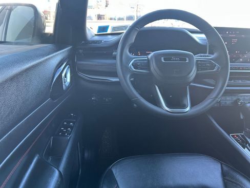 Used 2025 Jeep Compass Trailhawk image 34