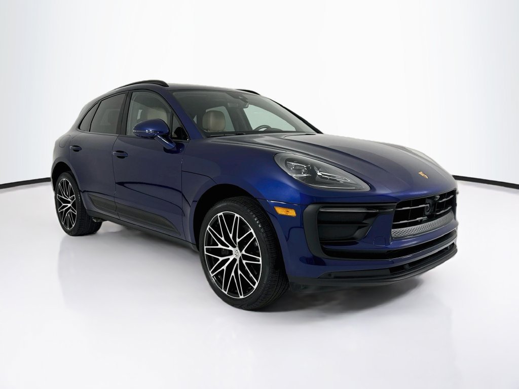 Certified 2025 Porsche Macan AWD/4WD image 7